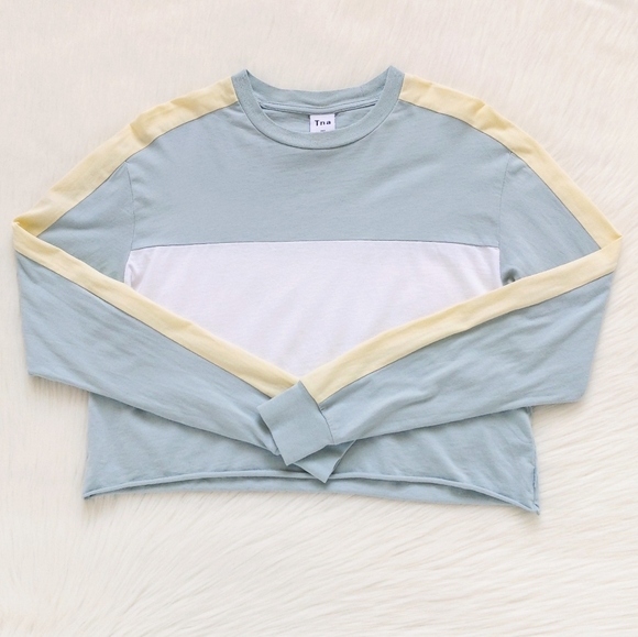Aritzia TNA Agden Cropped Long Sleeve Tee - Picture 11 of 11